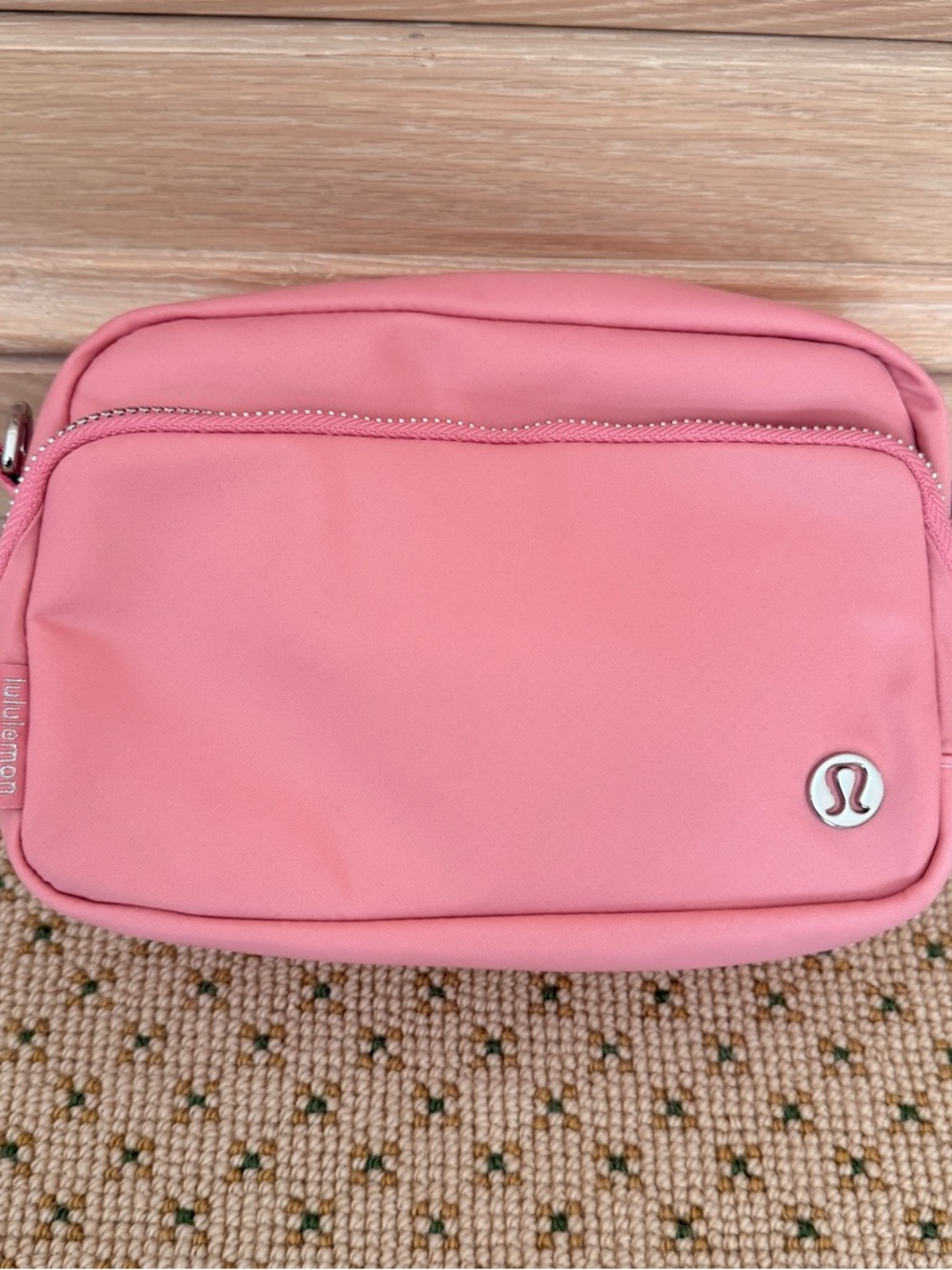 EUC Lululemon Everywhere 2L Pink Crossbody bag - Picture 2 of 8